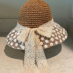 Wire Rim Adjustable Woven Sun Hat w/Lace Bow & Daisy Veil Overlay kaki